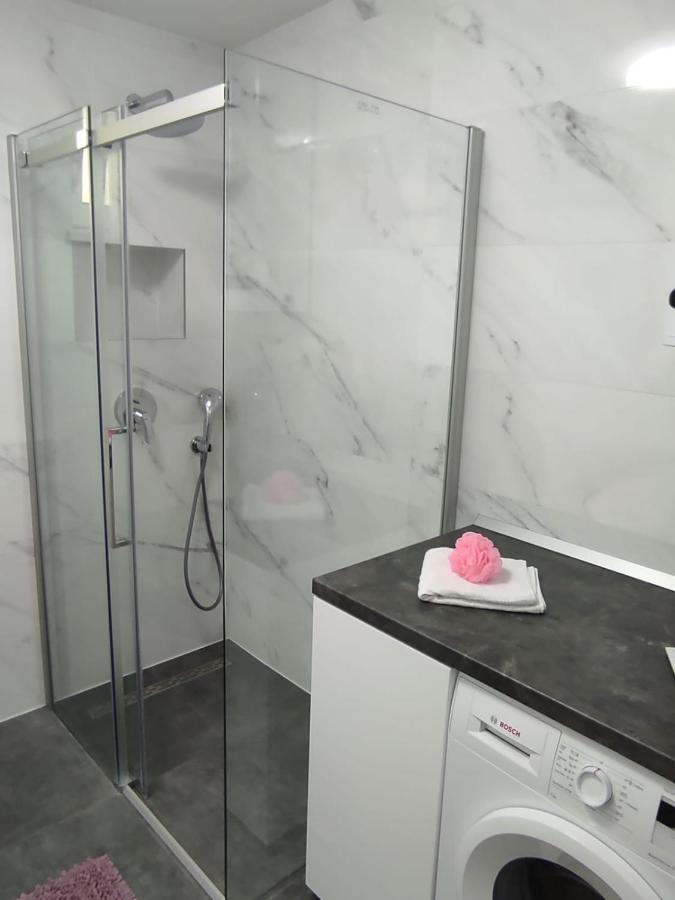 Apartman Koko With Private Jacuzzi Макарска Екстериор снимка
