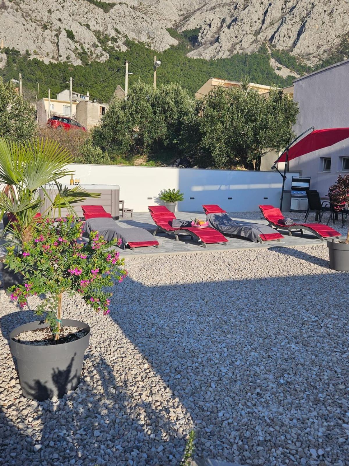Apartman Koko With Private Jacuzzi Макарска Екстериор снимка