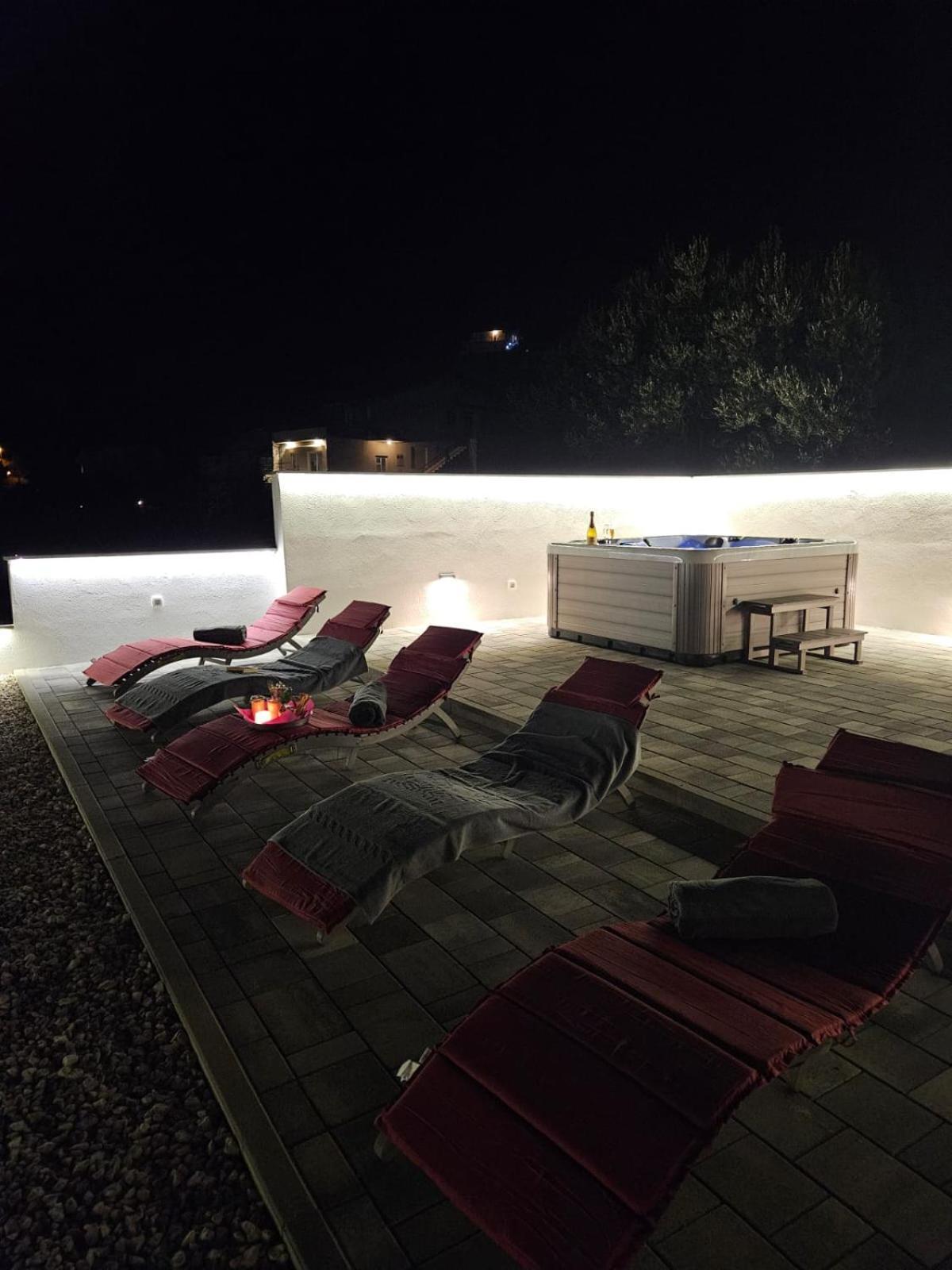 Apartman Koko With Private Jacuzzi Макарска Екстериор снимка