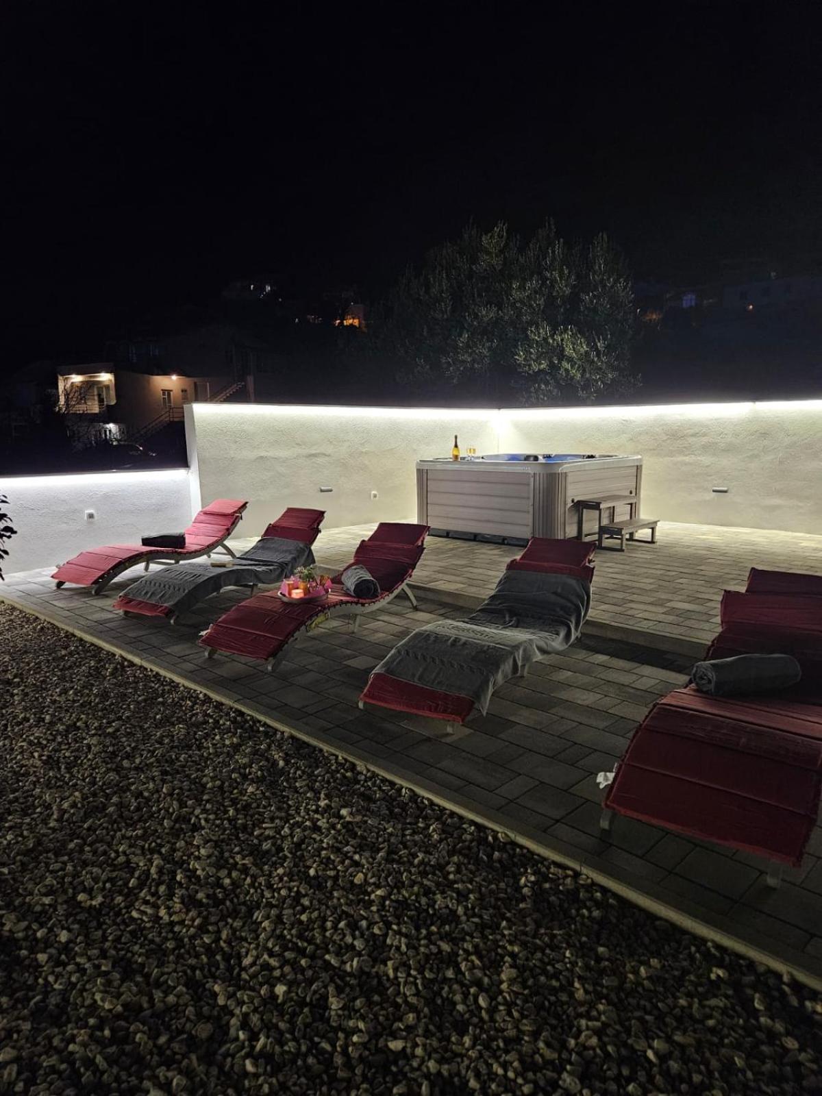 Apartman Koko With Private Jacuzzi Макарска Екстериор снимка