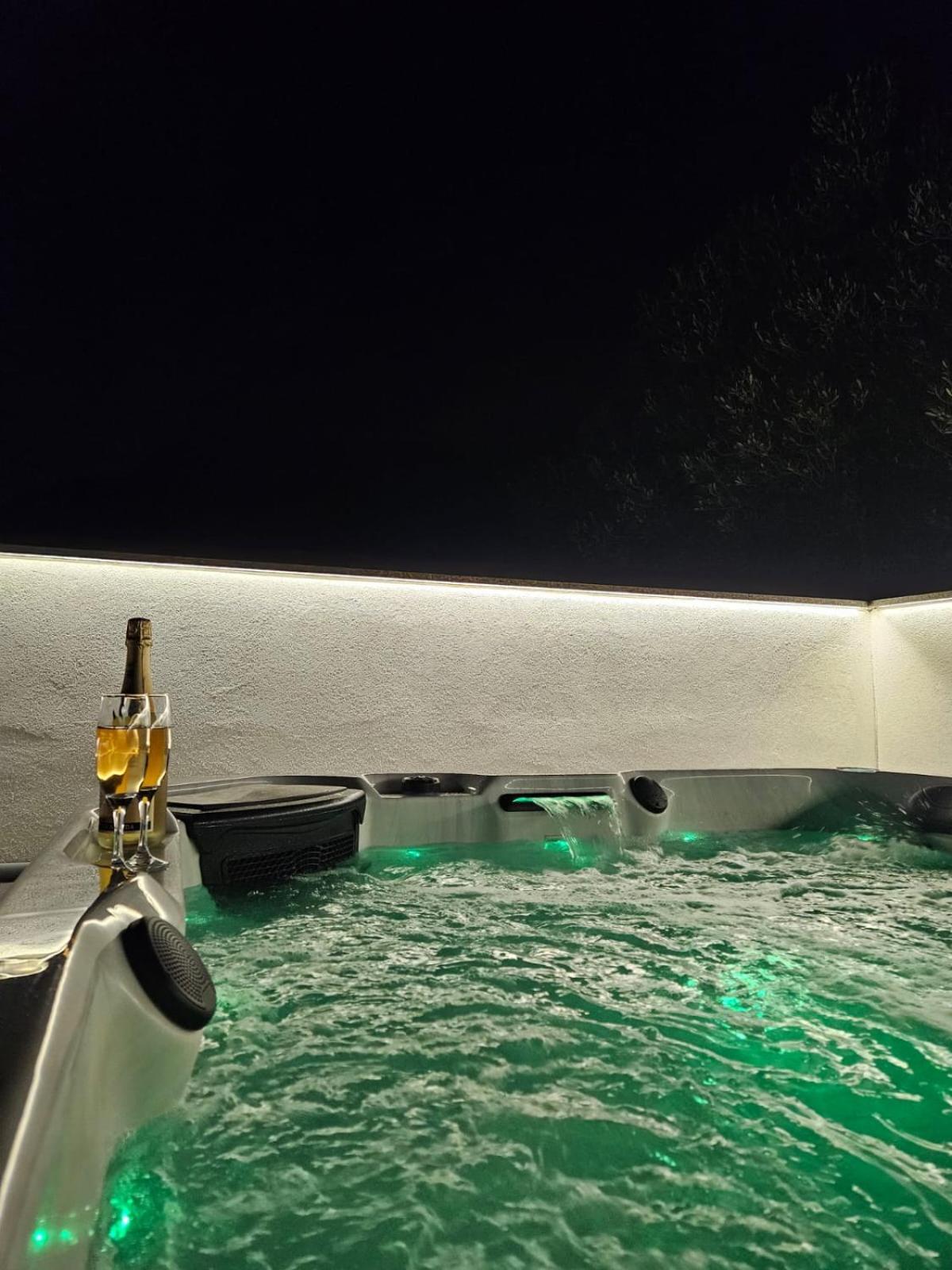 Apartman Koko With Private Jacuzzi Макарска Екстериор снимка