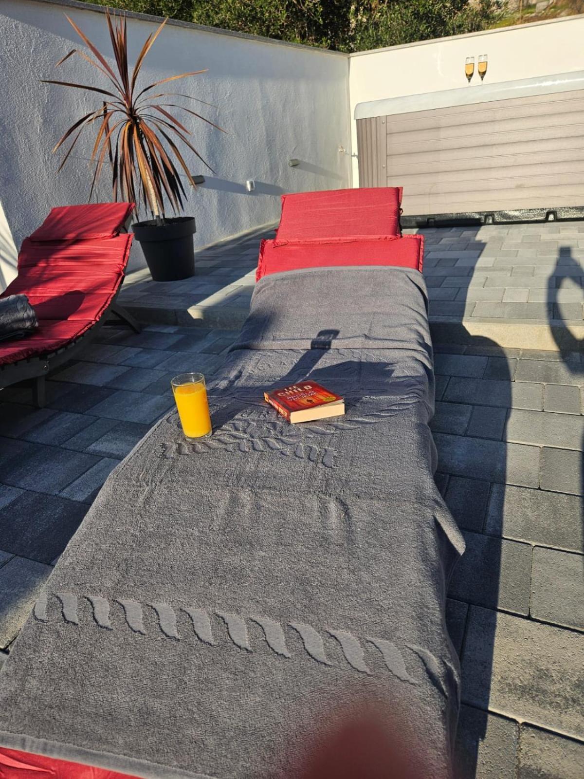 Apartman Koko With Private Jacuzzi Макарска Екстериор снимка
