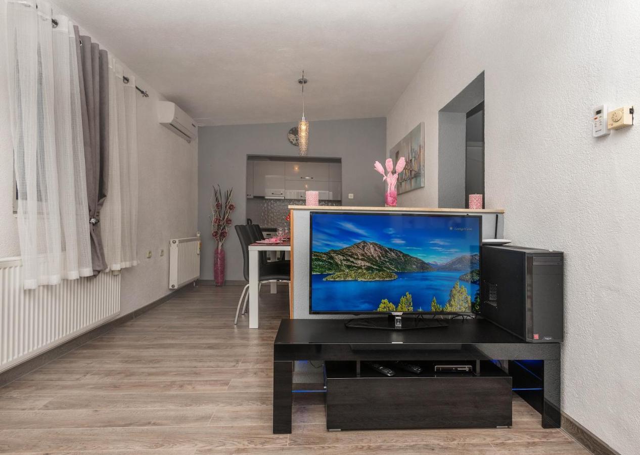 Apartman Koko With Private Jacuzzi Макарска Екстериор снимка